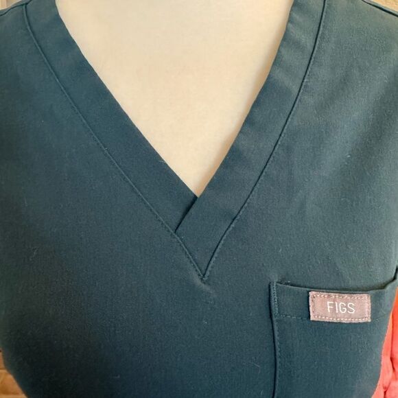 Figs Slim Catarina One-Pocket Scrub Top Forrest Green RN rn142256 fw11000 vneck - Picture 4 of 5